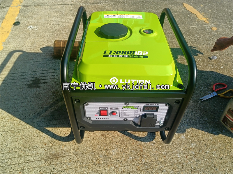 2024年10月11日，客戶到店自提3KW汽油變頻發(fā)電機(jī)