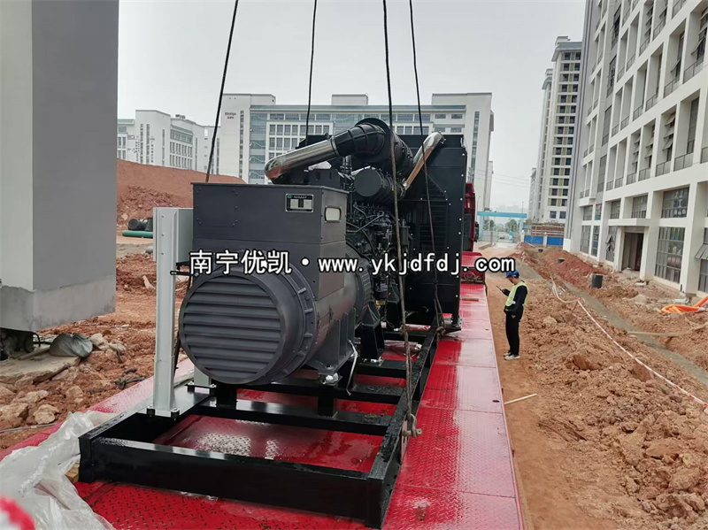 2024年11月6日，南寧項(xiàng)目1120KW上柴發(fā)電機(jī)組到貨安裝調(diào)試